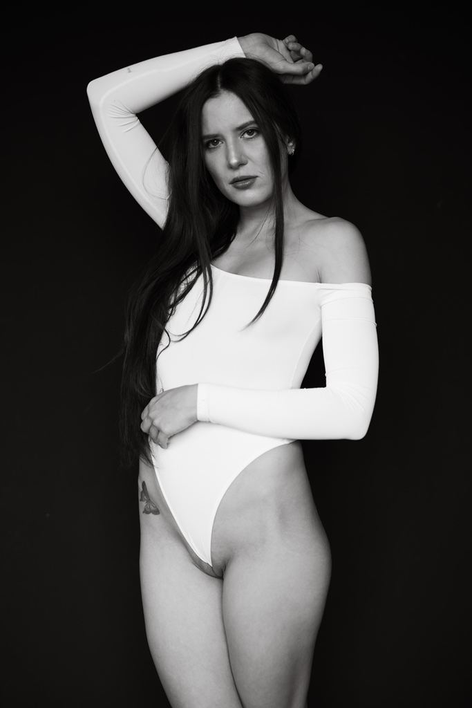 Roxy Moon - images where genuine emotions become a form of art